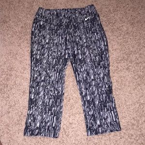 Nike women’s crop leggings